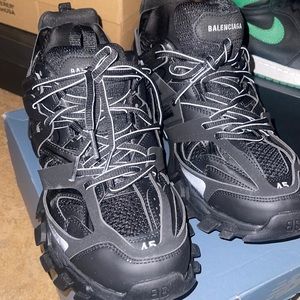 balenciaga tracks UA